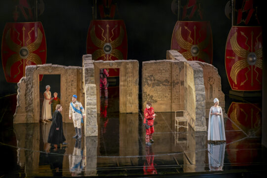 Jonas Kolfer (Sesto), Margherita Maria Sala (Cornelia), Valerio Contaldo (Tolomeo), Arianna Vendittelli (Cesare), Emöke Barath (Cleopatra)-c-birgit-gufler-29