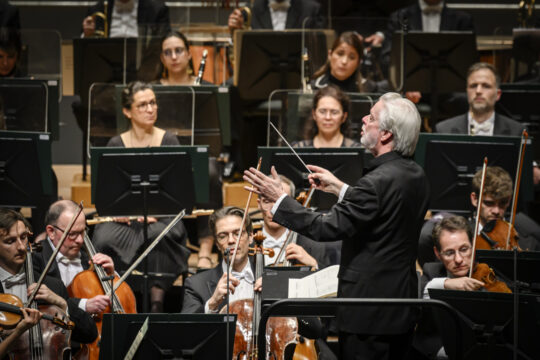 2025_03_13_Orchestre Philharmonique de Monte-Carlo_Jukka-Pekka Saraste_Grimaldi Forum ©2025_03_13_Orchestre Philharmonique de Monte-Carlo_Jukka-Pekka Saraste ©DSC_6708Alice Blangero