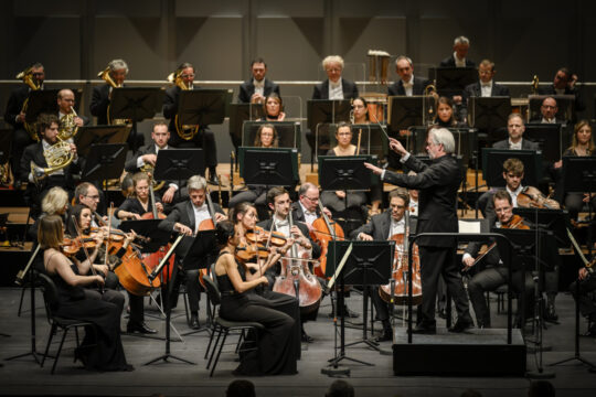 2025_03_13_Orchestre Philharmonique de Monte-Carlo_Jukka-Pekka Saraste_Grimaldi Forum ©2025_03_13_Orchestre Philharmonique de Monte-Carlo_Jukka-Pekka Saraste ©DSC_6786Alice Blangero