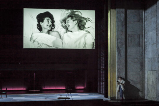 LE CHEVALIER A LA ROSE - 
DER ROSENKAVALIER - 
Compositeur : Richard STRAUSS - 
Livret : Hugo von HOFMANNSTHAL - 
Direction musicale : Henrik NANASI - 
Mise en scene : Krysztof WARLIKOWSKI - 
Choregraphie : Claude BARDOUIL - 
Scenographie et costumes : Malgorzata SZCZESNIAK - 
Lumieres : Felice ROSS - 
Video : Kamil POLAK - 
Avec : 
Veronique GENS (La Marechale) - 
Niamh O SULLIVAN (Octavian) - 
Le 12 05 2025 - 
Au Theatre des Champs Elysees - 
Photo : Vincent PONTET