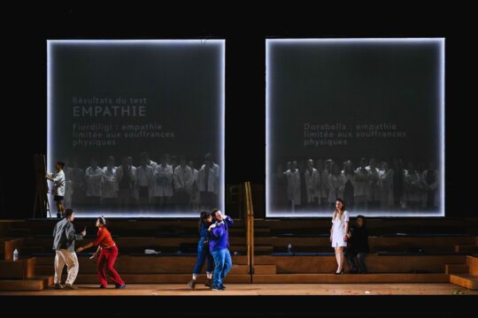 2025_Cosi_fan_Tutte_PG(c)Paul_Bourdrel_HD_019 Pour évoquer la mise en pièces