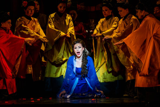 land-des-laechelns-operette-operettensommer-deutsches-theater-muenchen-showbild-2