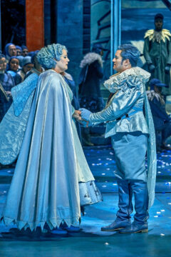 Lohengrin

II. Akt

Elza van den Heever (Elsa von Brabant), Piotr Beczała (Lohengrin), Chor der Bayreuther Festspiele.



Musikalische Leitung: Christian Thielemann

Regie: Yuval Sharon

Bühne und Kostüm: Rosa Loy und Neo Rauch

Licht: Reinhard Traub

Chorleiter: Thomas Eitler de Lint