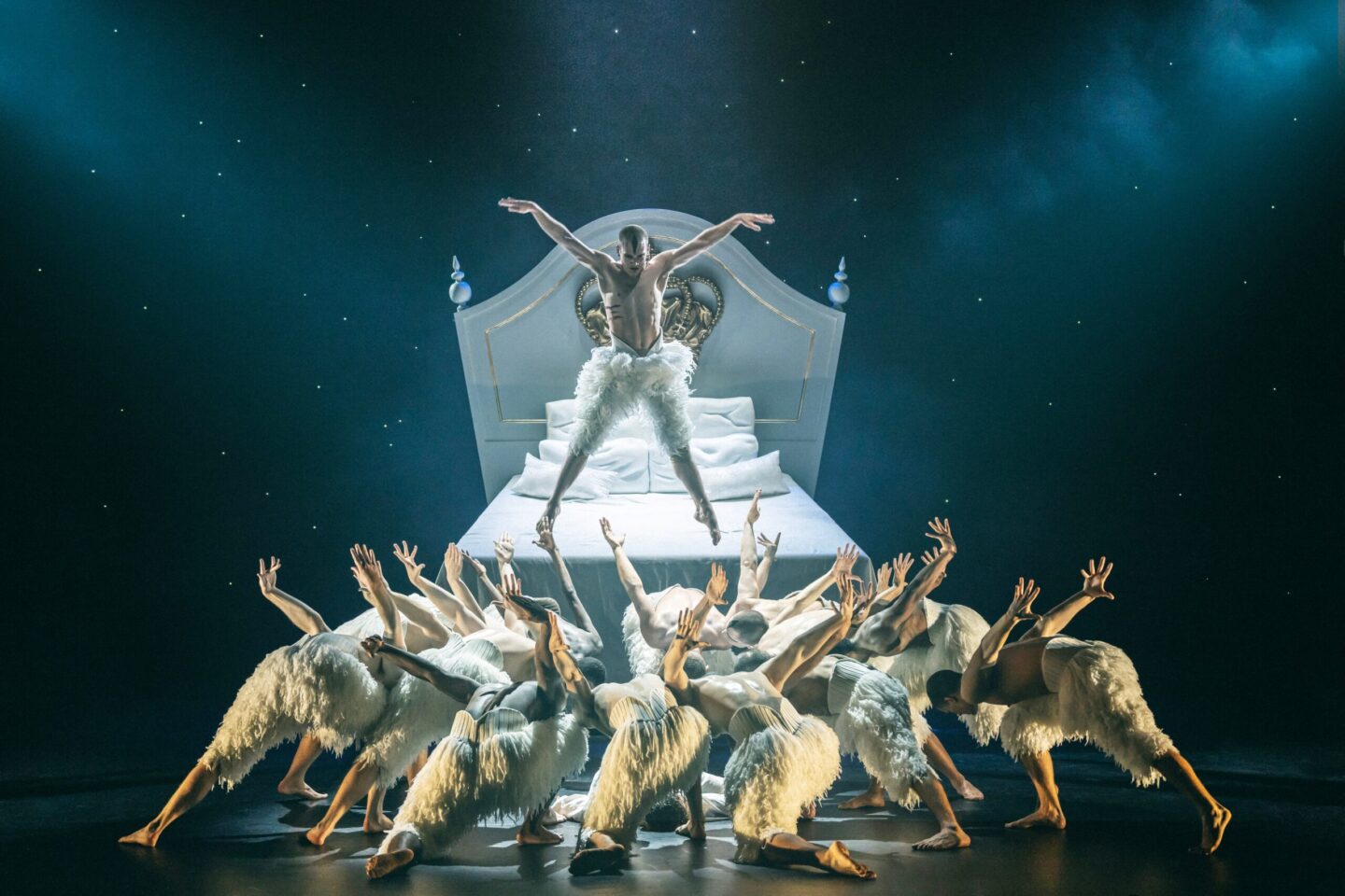 MATTHEW BOURNES SWAN LAKE. Stephen Murray The Prince. Photo Johan Persson .jpg 3 scaled 1