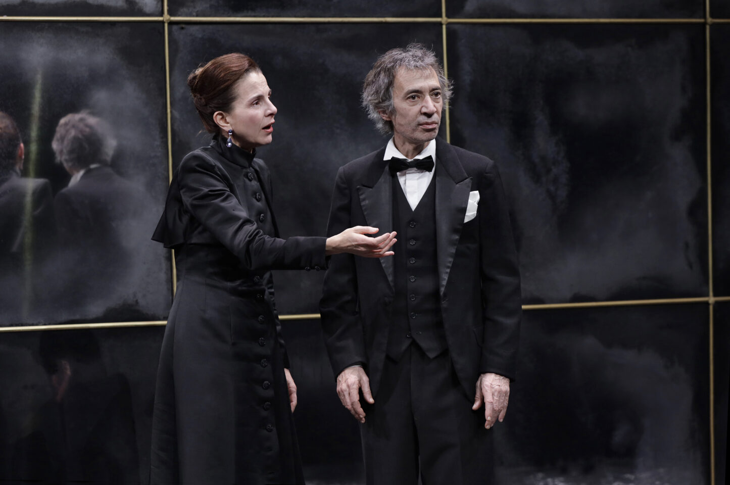 Anthéa Théâtre d’Antibes : Le Misanthrope mis en scène par Georges Lavaudant : élégant, sobre et poignant 2 1 Le misanthrope ©Marie Clauzade