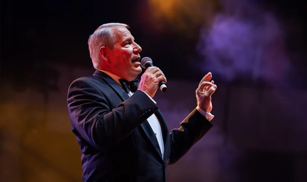 2025-10-27-the-voice-is-back-stephen-triffitt-concert-frank-sinatra-110-anniversaire-hommage-salle-pleyel-22-novembre-2025-mark-adams-dean-martin-rat-pack