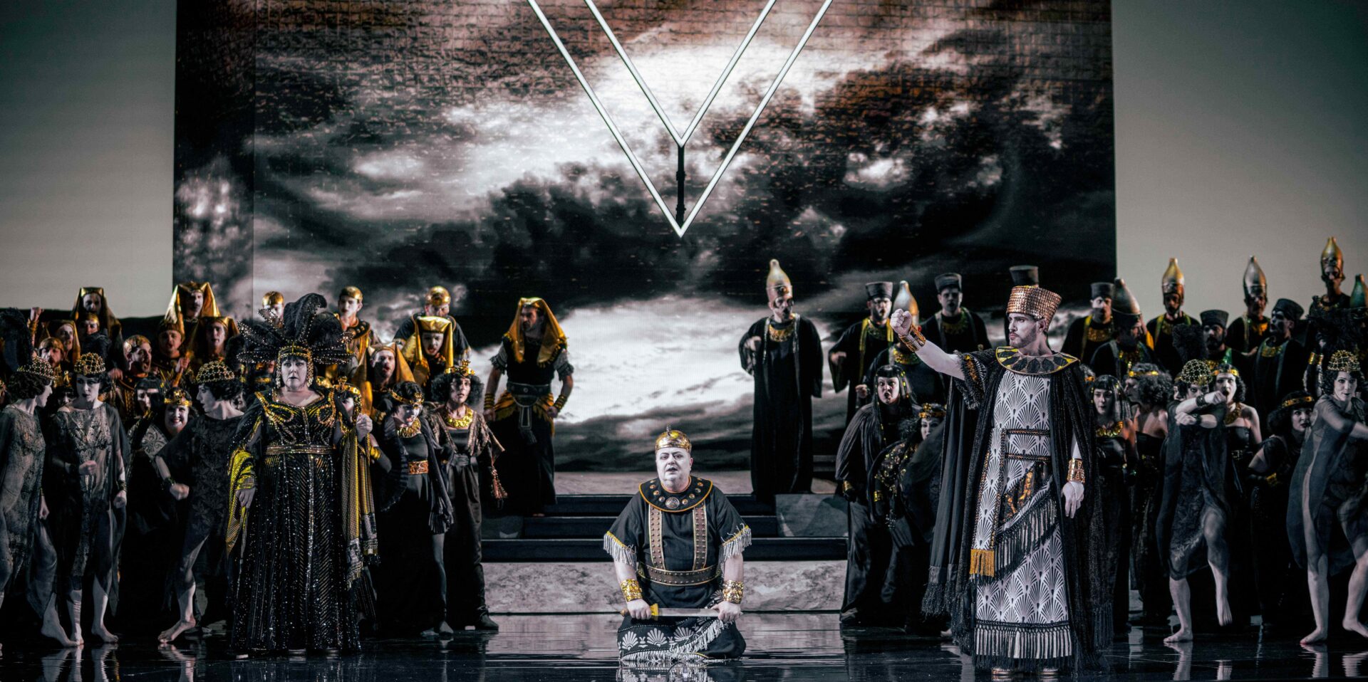 Aida au Grimaldi Forum de Monaco : un péplum inspiré du cinéma de Cecil B. DeMille et deux stars de l’art lyrique au sommet de leur art. 3 Aida ©OMC Marco Borrelli 31