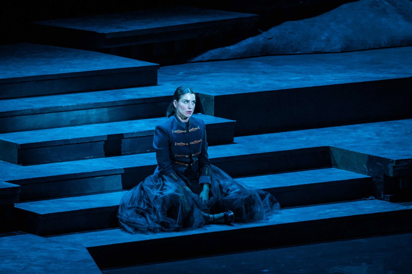 Ouverture de la saison 2025 / 2026 de l’Opéra de Monte-Carlo : Le Vaisseau Fantôme dominé par la lumineuse Asmik Grigorian dans une éblouissante Senta 4 Le Vaisseau fantome ©OMC Marco Borrelli 43