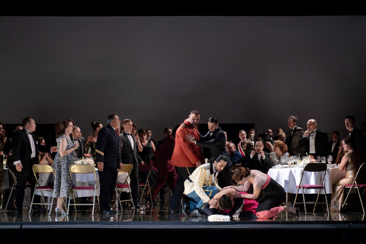 OPERA NATIONAL DU RHIN « Un très pâle OTELLO »…..sauvé par Desdémone et la musique de Verdi 2 s approcher de l esprit du theatre elisabethain photo klara beck 1762192129