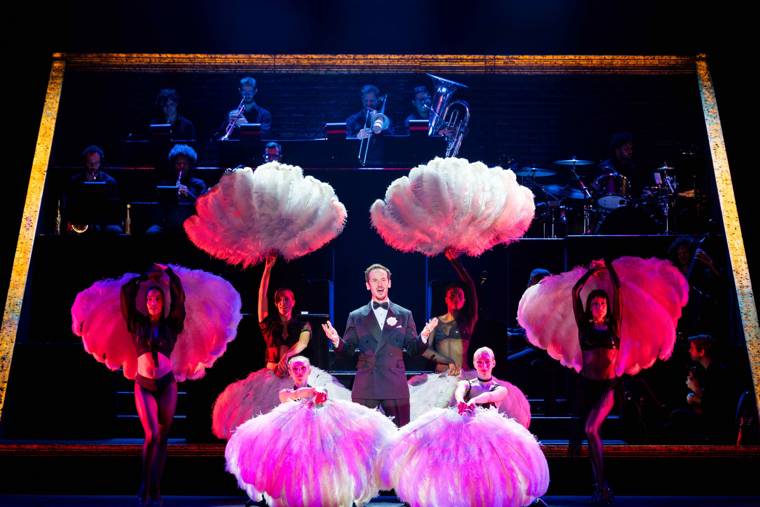 Casino de Paris : Chicago : une œuvre-culte entre crime et show incandescent 5 CHICAGO All i care about 1 cCyril Bruneau scaled