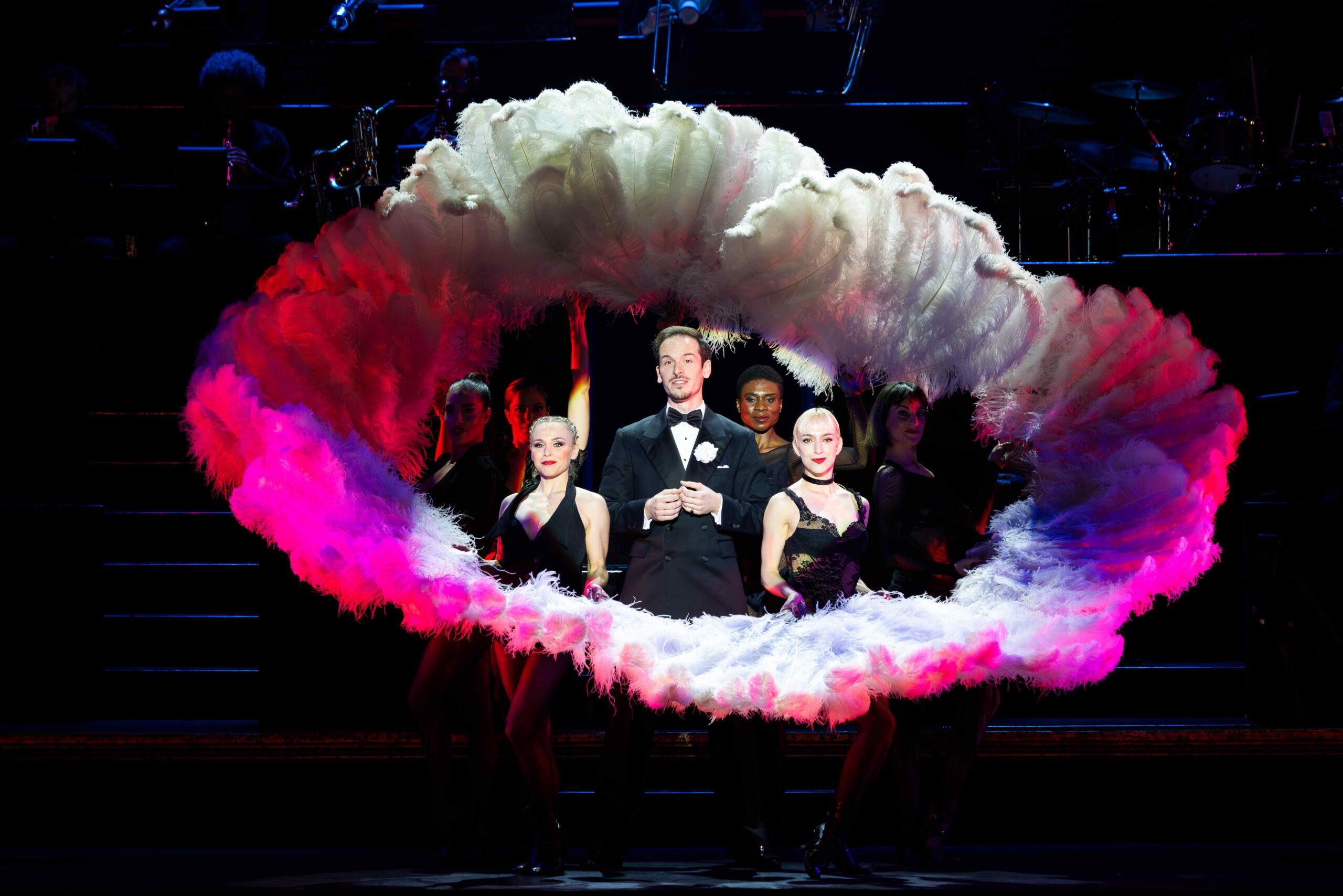 Casino de Paris : Chicago : une œuvre-culte entre crime et show incandescent 1 CHICAGO All i care about 2 cCyril Bruneau scaled