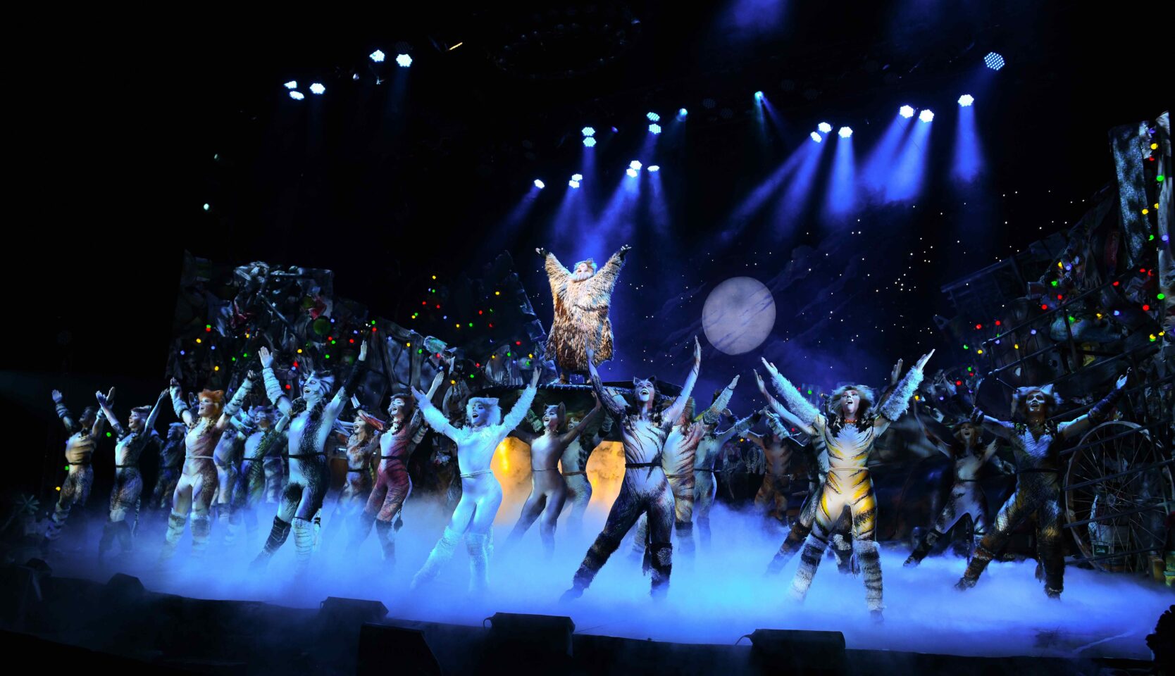 Opéra de Monte-Carlo : Cats la superbe « machine à danser » dans l’écrin de la Salle Garnier 5 Cats ©Alessandro Pinna 9