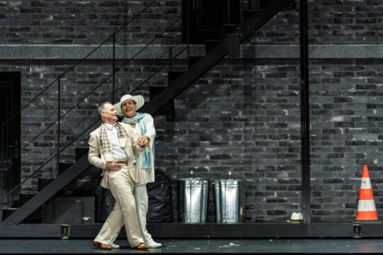 Damien Bigourdan (Georges) & Laurent Lafitte (Albin- Zaza) - La Cage aux folles - Théâtre du Châtelet © Thomas Amouroux (28)
