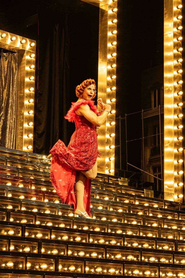 Théâtre du Châtelet : La Cage aux folles fastueusement revisitée par Olivier Py avec Laurent Laffite en Zaza d'anthologie 5 Laurent Lafitte Albin Zaza La Cage aux folles Theatre du Chatelet © Thomas Amouroux 62