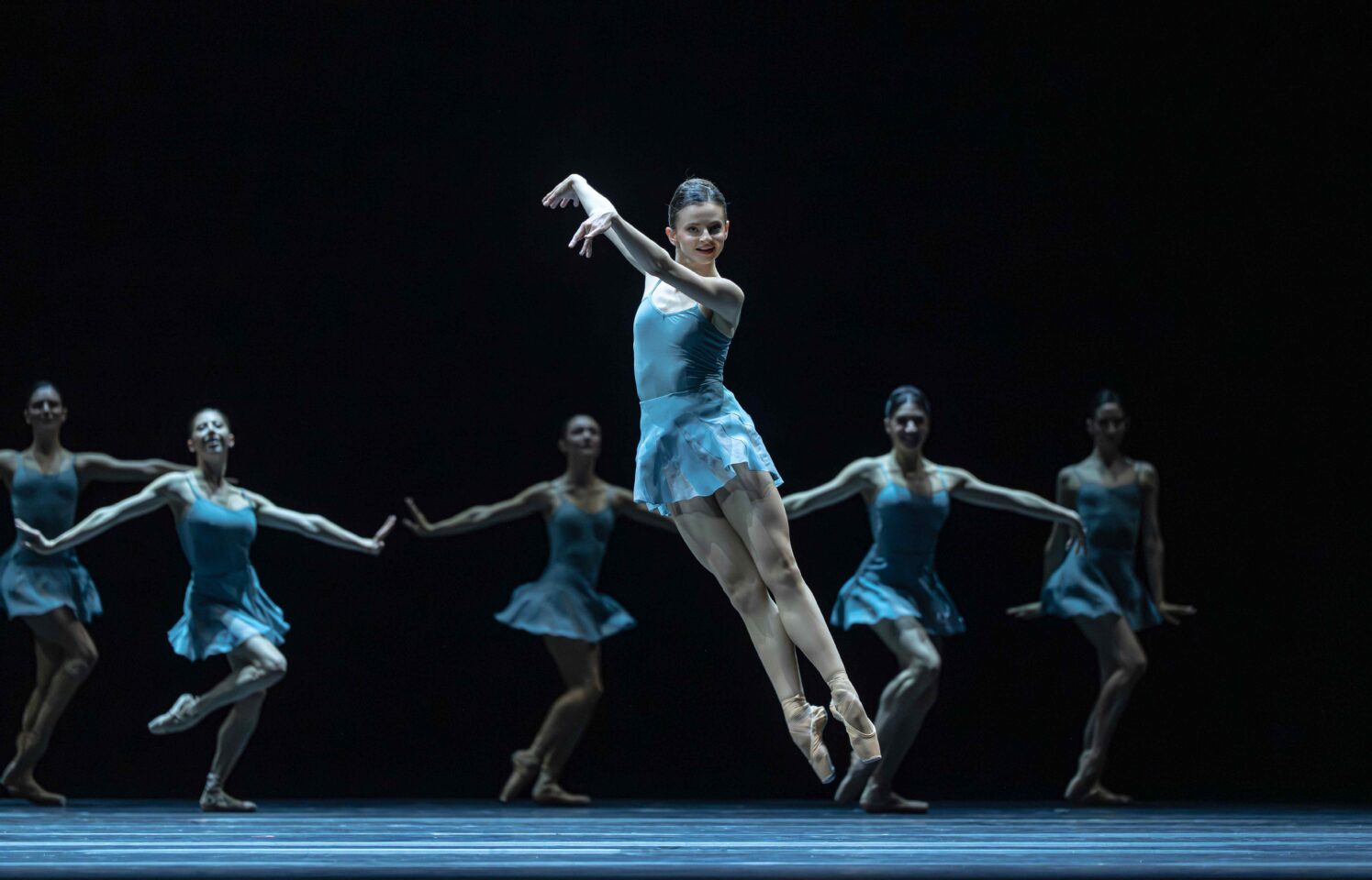 Waves and Circles, la nouvelle trilogie du Ballet d'État de Bavière 1 Waves and Circles Blake Works I Violetta Keller C NICHOLAS MACKAY 5293