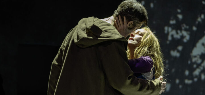 2.-Pierre-de-Craon-Vincent-Bouchot-et-Violaine-Vercors-Raphaele-Kennedy-©-Thomas-Amouroux-Theatre-du-Chatelet-1294x600