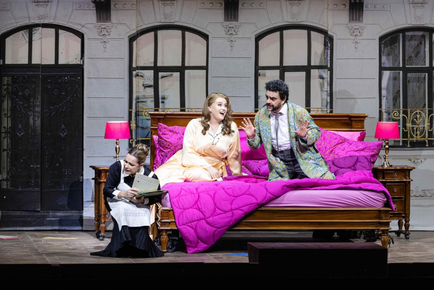 Die Fledermaus à la Bayerische Staatsoper — Rolando Villazón compose un Eisenstein phénoménal 2 29 Die Fledermaus 2025.12.31 c Geoffroy Schied 9167