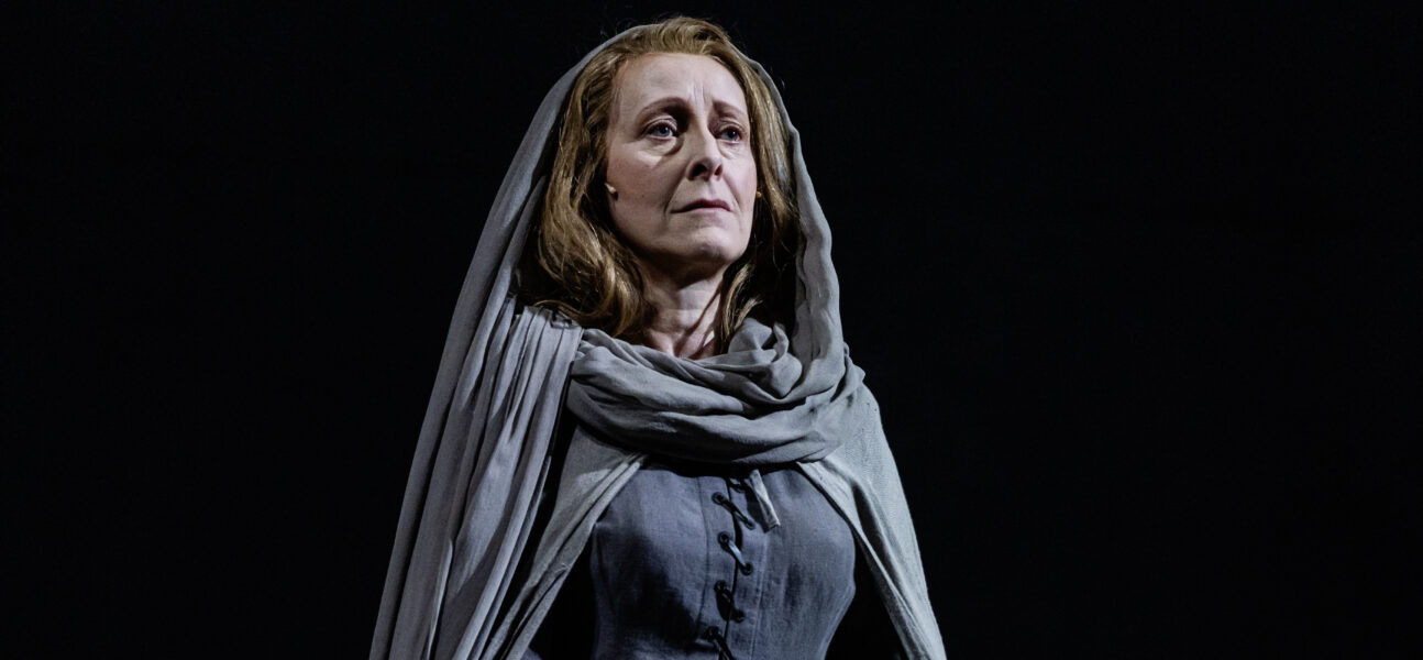 L'annonce faite à Marie au Châtelet 1 5. Violaine Vercors Raphaele Kennedy © Thomas Amouroux Theatre du Chatelet 1294x600 1