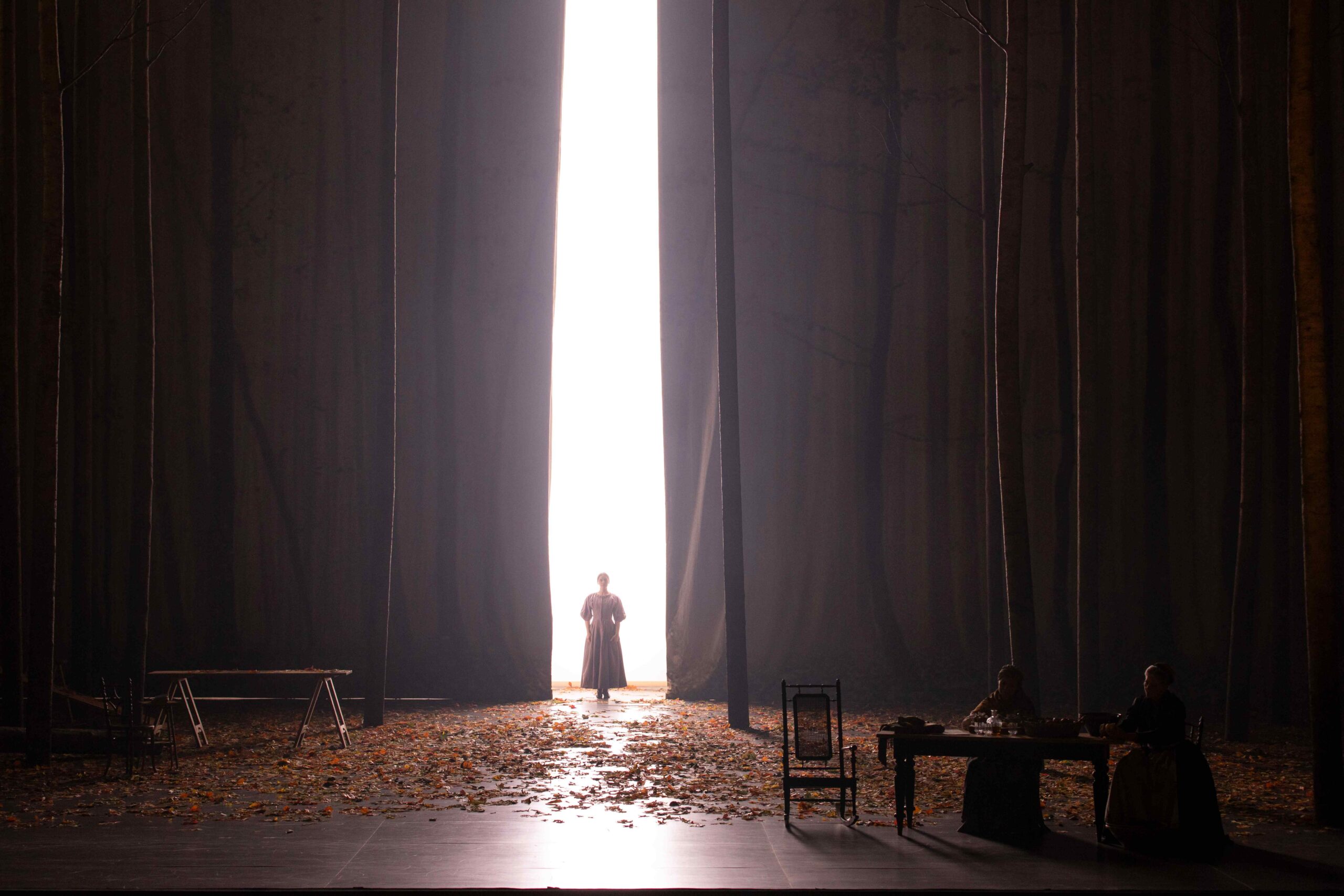 Opéra national de Paris Palais Garnier – EUGÈNE ONÉGUINE de Tchaïkovski : vers un authentique retour aux sources, avec un somptueux… « Air de panache » … ! 1 1 29373 Guergana Damianova OnP Eugene Oneguine 25 26 Guergana Damianova OnP 1 scaled