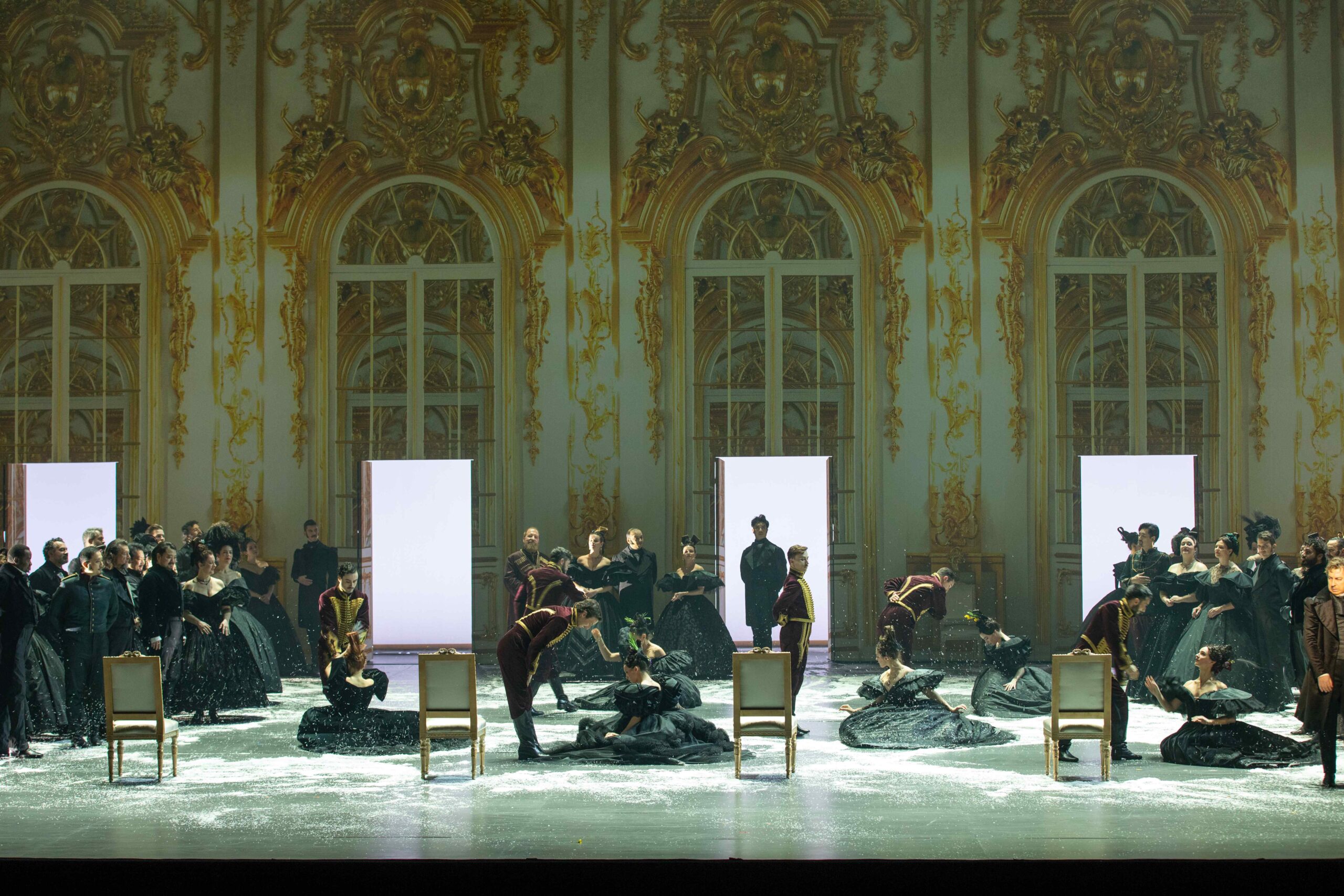 Opéra national de Paris Palais Garnier – EUGÈNE ONÉGUINE de Tchaïkovski : vers un authentique retour aux sources, avec un somptueux… « Air de panache » … ! 1 2 29396 Guergana Damianova OnP Eugene Oneguine 25 26 Guergana Damianova OnP 23 scaled