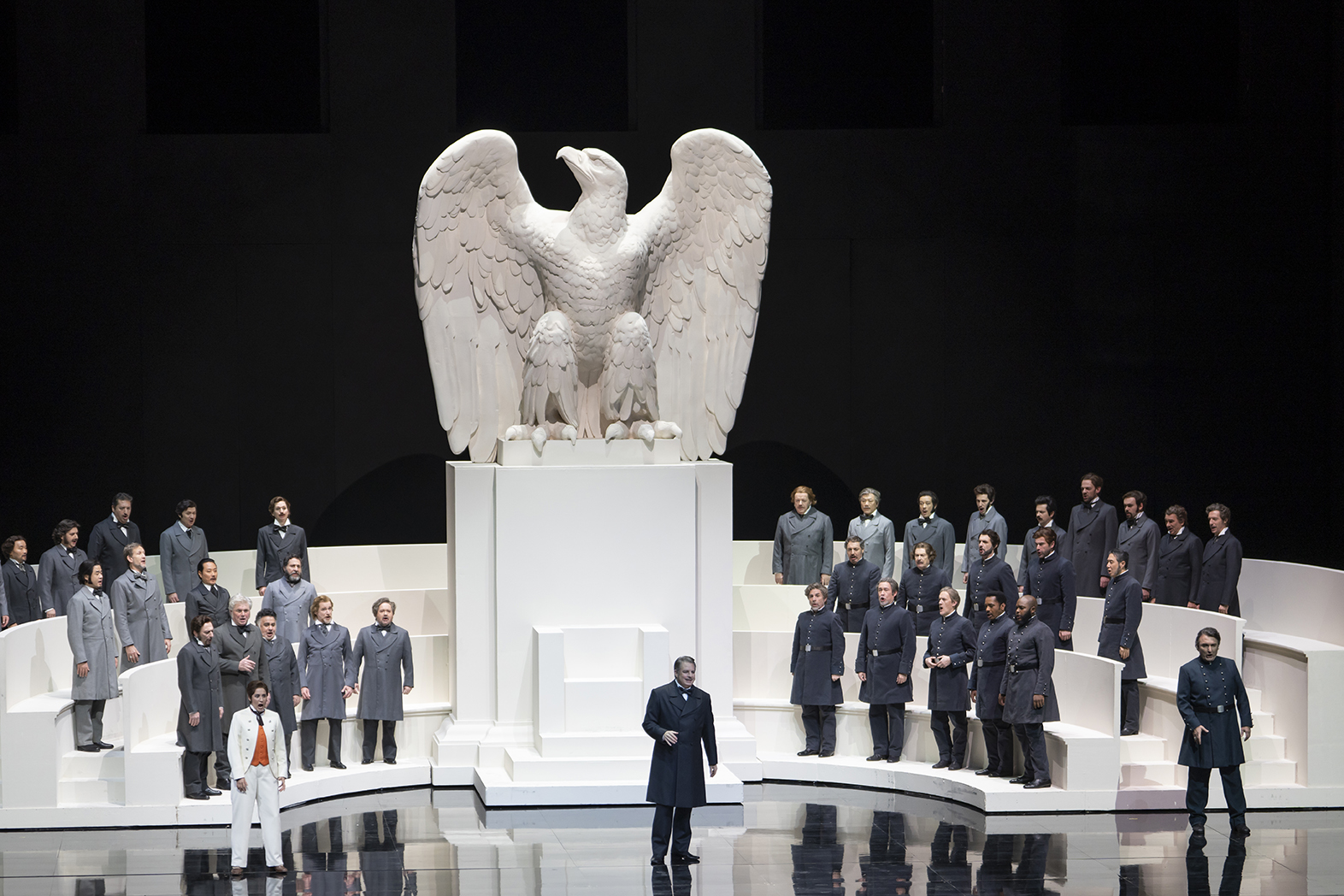 Opéra national de Paris Bastille – UN BALLO IN MASCHERA de Giuseppe VERDI : Quand Angela Meade succède avec honneur à Anna Netrebko 3 29611 Un bal masque 25 26 Franck Ferville OnP 25