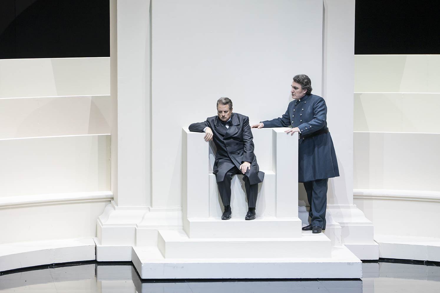 Opéra national de Paris Bastille – UN BALLO IN MASCHERA de Giuseppe VERDI : Quand Angela Meade succède avec honneur à Anna Netrebko 4 29616 Un bal masque 25 26 Franck Ferville OnP 32