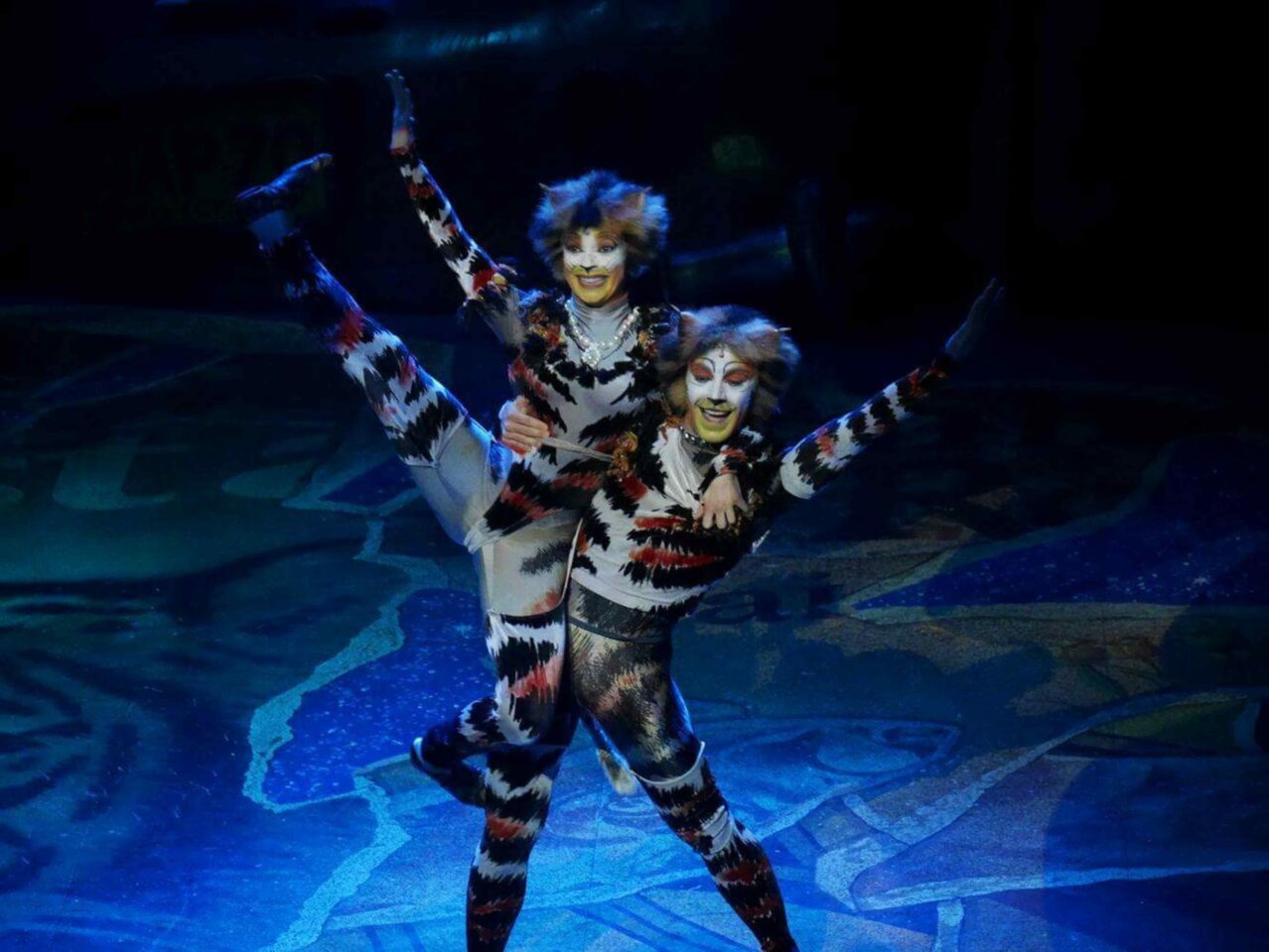 Elle est Roxie Hart dans la comédie musicale "Chicago" au Casino de Paris : Rencontre avec Vanessa Cailhol 6 Cailhol Cats 1