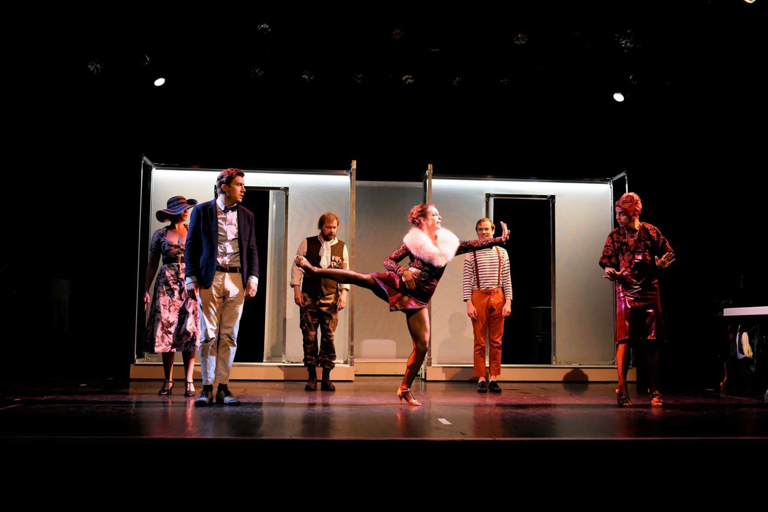 Elle est Roxie Hart dans la comédie musicale "Chicago" au Casino de Paris : Rencontre avec Vanessa Cailhol 8 dame © Evelyne Desaux scaled