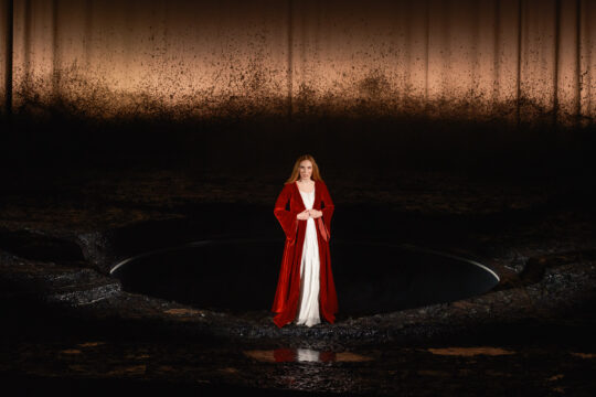 Macbeth - Giuseppe Verdi Riccardo Muti direttore d'orchestra
Chiara Muti regia
Alessandro Camera scene
Ursula Patzak costumi
Simone Valastro coreografia
Vincent Longuemare luci
Paolo Vettori assistente alla regia
Andrea Gregori assistente alle scene
Hannah Gelesz assistente ai costumi
Piero Monti maestro del coro
Orchestra e Coro Teatro Regio Torino
Nuovo allestimento Teatro Regio Torino
In coproduzione con Teatro Massimo di Palermo