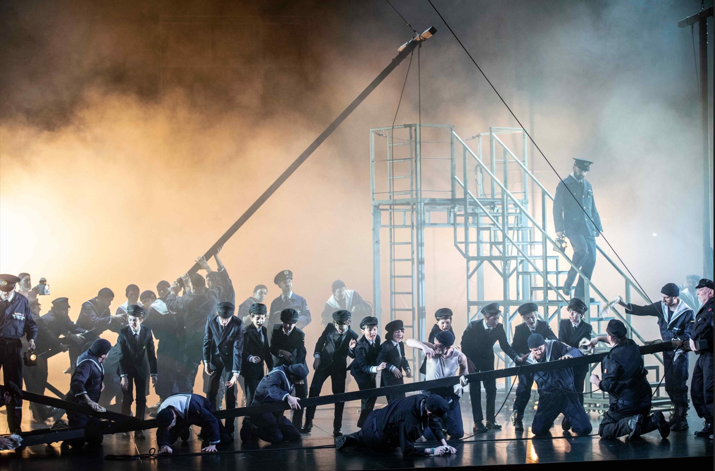 OPÉRA de LYON : BILLY BUDD de Benjamin BRITTEN : première lyonnaise optimale musicalement, frisant presque la perfection visuelle 9 BillyBud1PG┬®JeanLouisFernandez 014