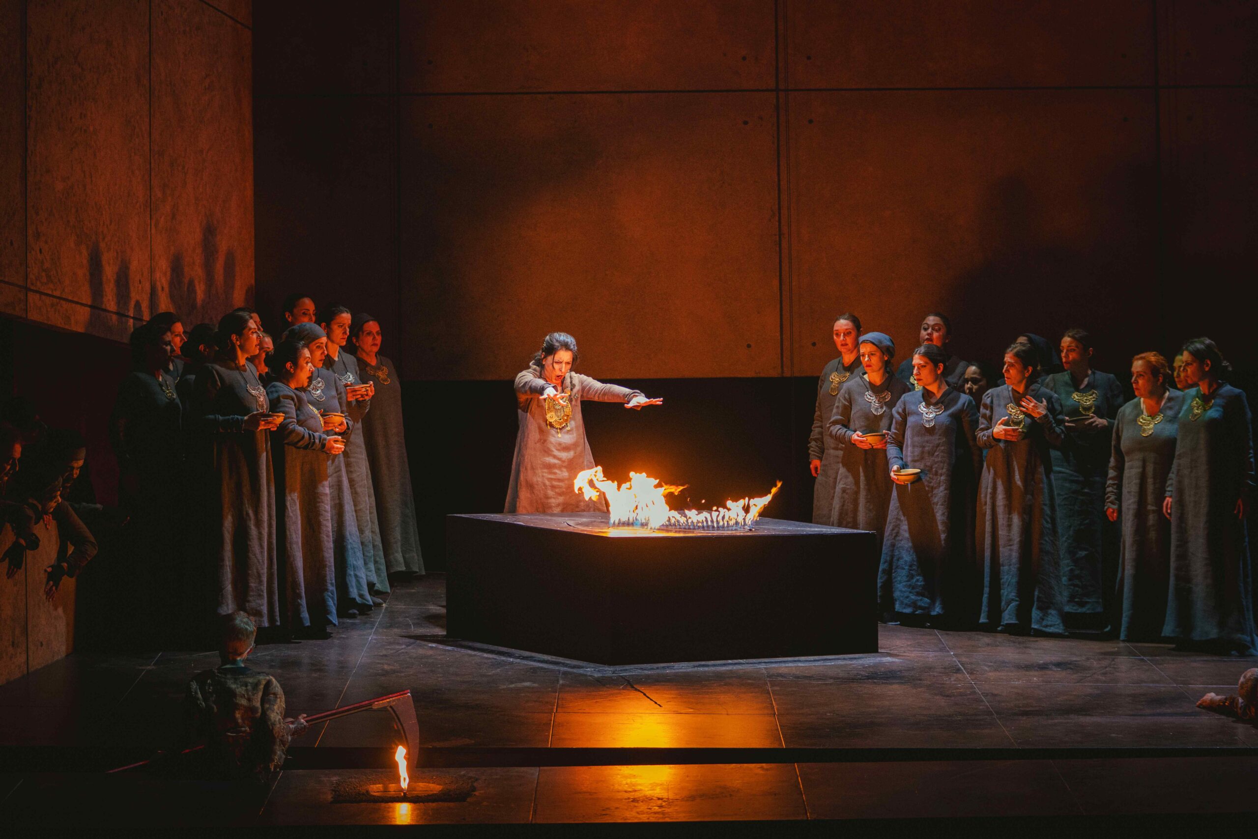 Il Trovatore de Verdi à l’Opéra de Monte-Carlo : reprise de la production de 2017 - Verdi au sommet de sa maturité dramatique : passions exacerbées et fulgurance mélodique 8 Il trovatore ©Marco Borrelli OMC 29 scaled