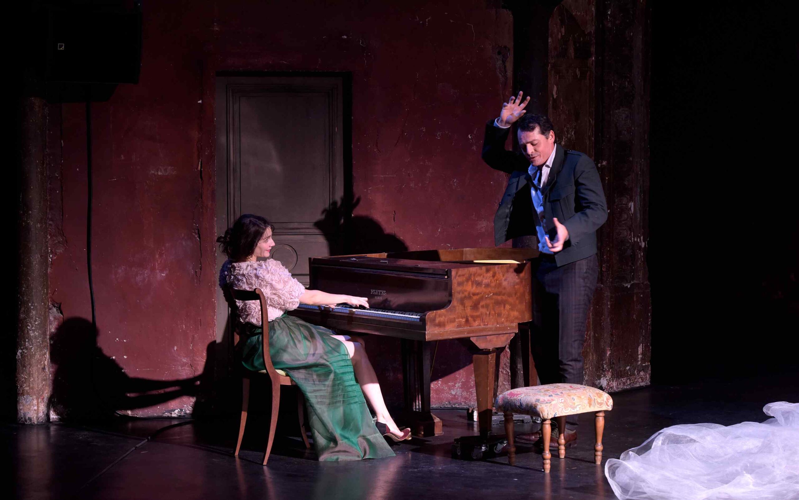 OPÉRA de LYON au TNP de VILLEURBANNE : TRAVIATA – VOUS MÉRITEZ UN AVENIR MEILLEUR d’après Giuseppe VERDI : Quand le spectacle complétant un festival conquiert la palme dans le registre émotionnel 7 Traviata 6 © Pascal Gely scaled