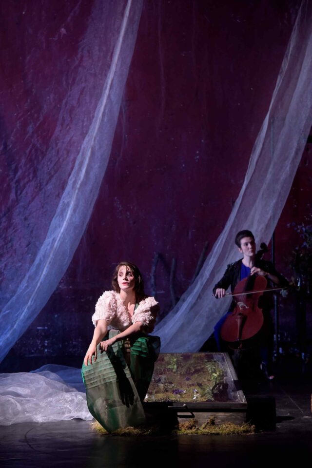 OPÉRA de LYON au TNP de VILLEURBANNE : TRAVIATA – VOUS MÉRITEZ UN AVENIR MEILLEUR d’après Giuseppe VERDI : Quand le spectacle complétant un festival conquiert la palme dans le registre émotionnel 6 Traviata 7 © Pascal Gely