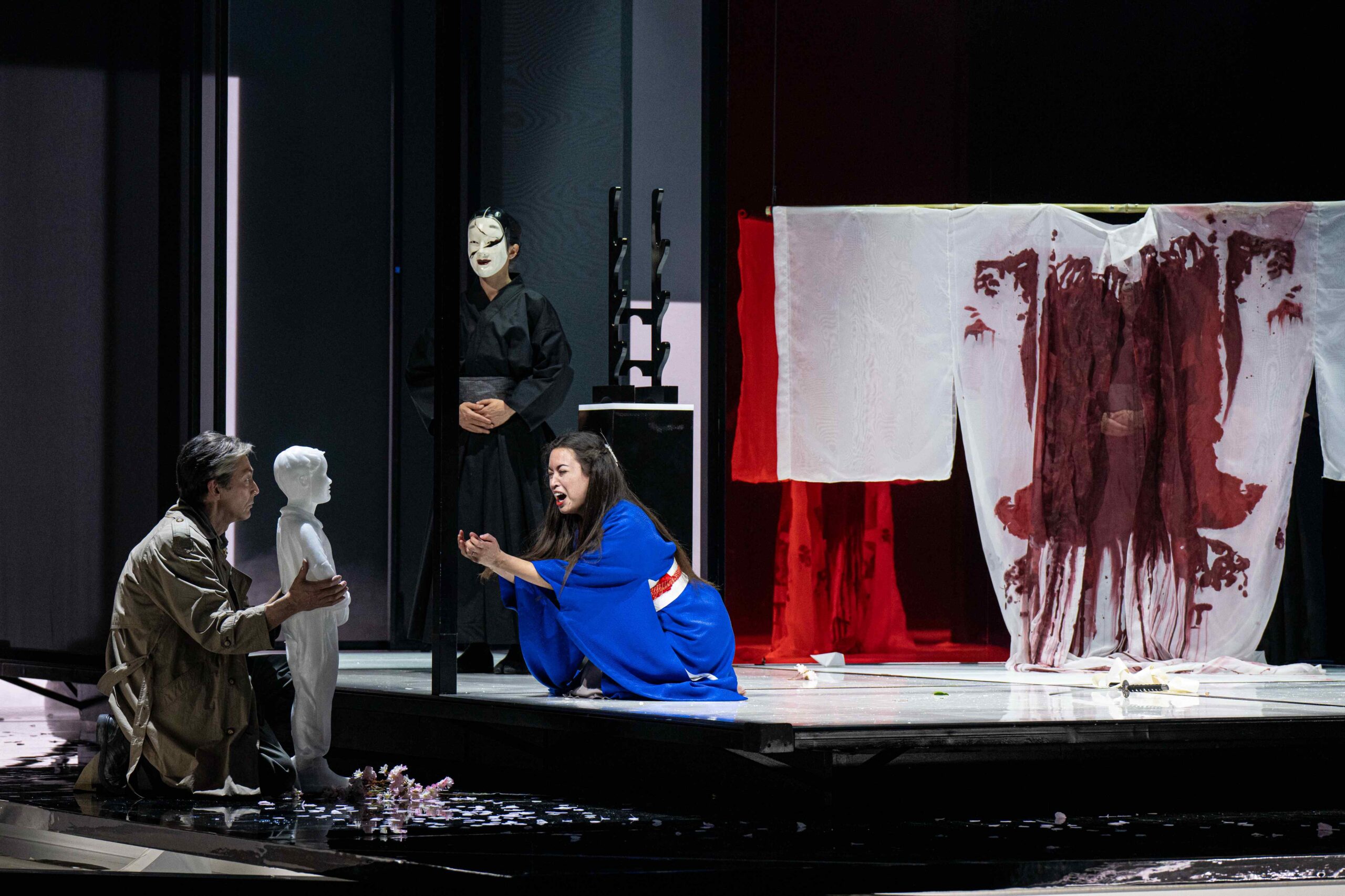 Au Bâtiment des Forces Motrices de Genève : Madama Butterfly, le fils revient, la tragédie continue. 1 2026A060 Butterfly PG 20260420 CaroleParodi 4954 scaled