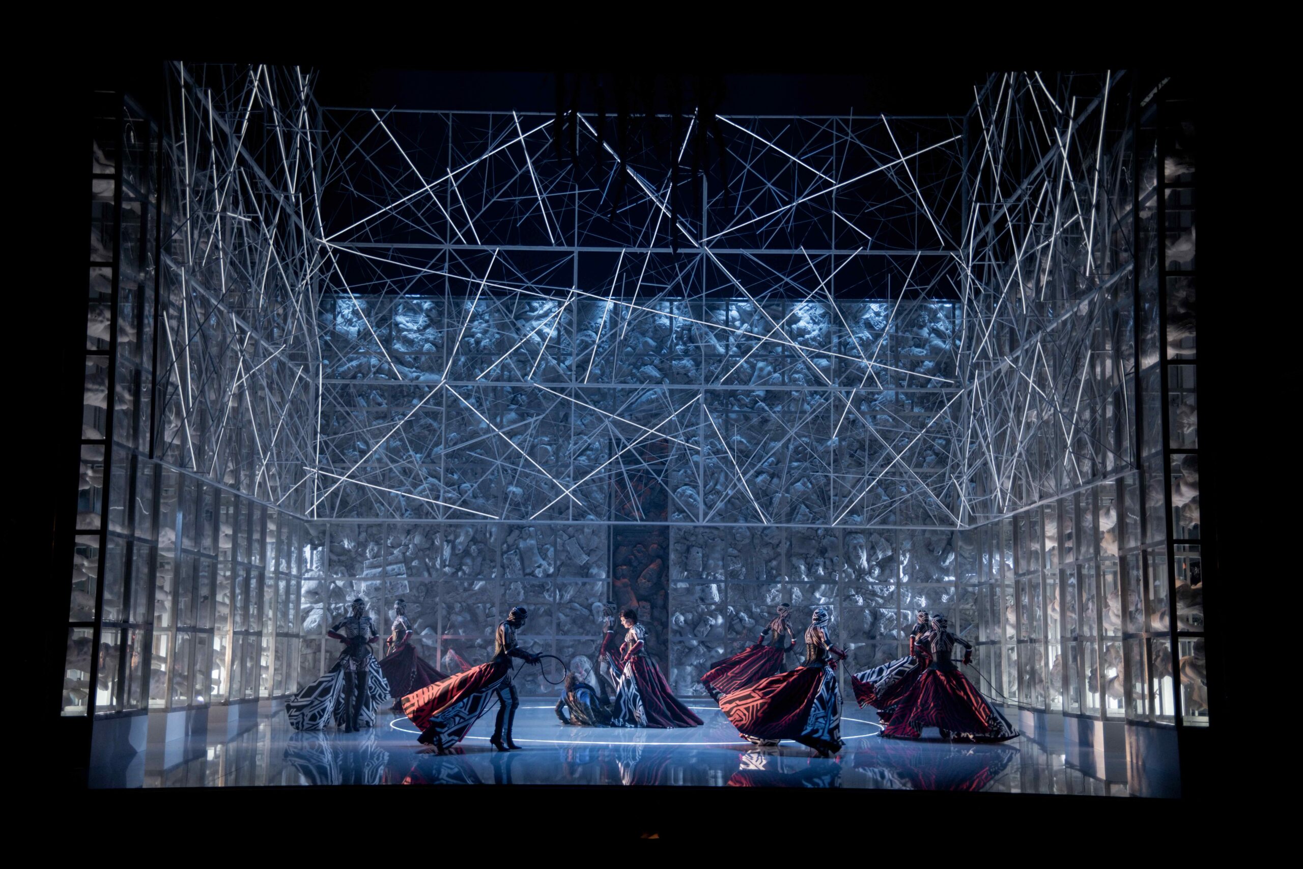 Opéra de Nice : Le Villi de Puccini, un spectacle d’une grande puissance visuelle et émotionnelle dans l’envoûtante mise en scène de Stefano Poda 3 Le Villi Opera de Nice c Julien Perrin 14 scaled