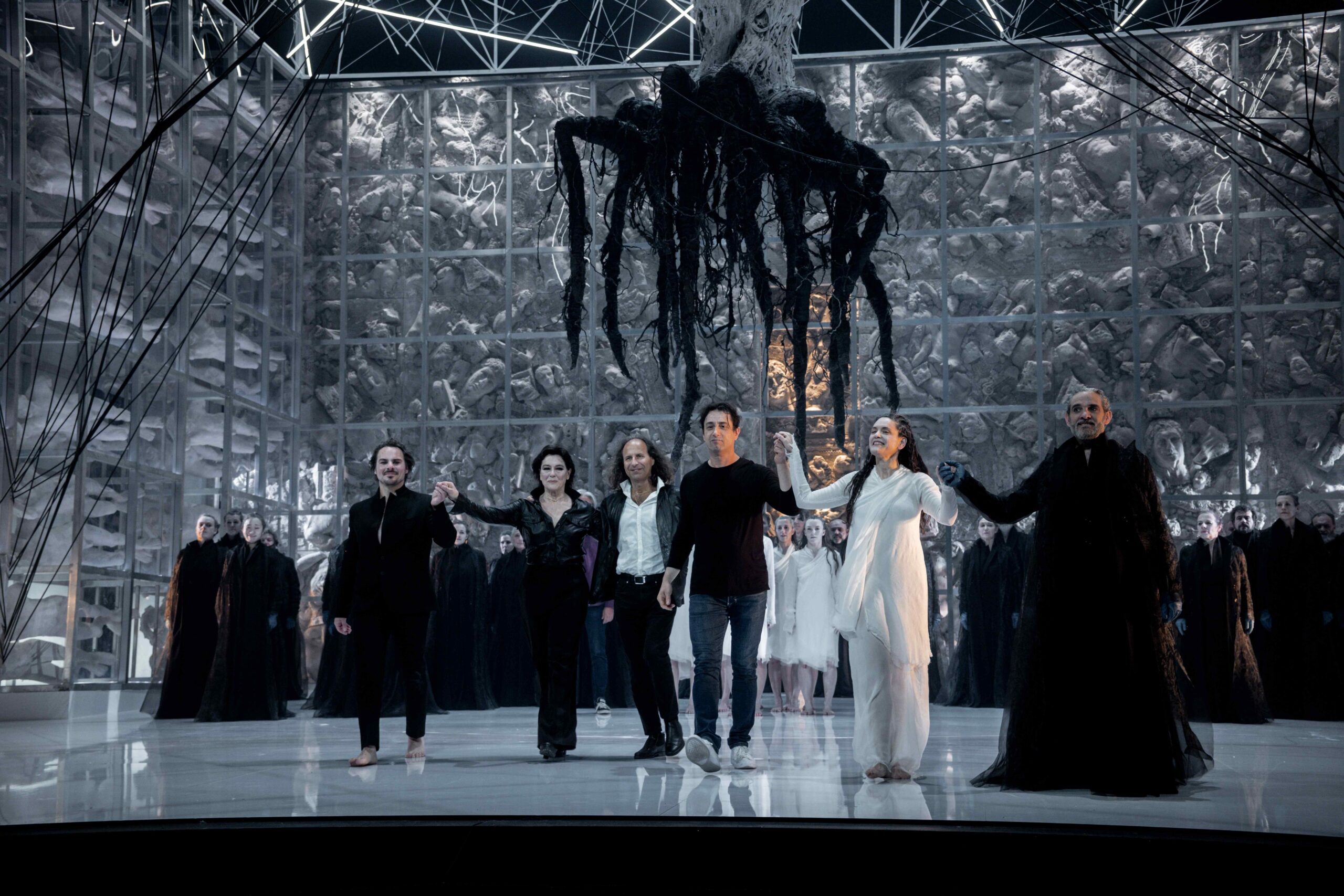 Opéra de Nice : Le Villi de Puccini, un spectacle d’une grande puissance visuelle et émotionnelle dans l’envoûtante mise en scène de Stefano Poda 8 Le Villi Opera de Nice c Julien Perrin 21 1 scaled
