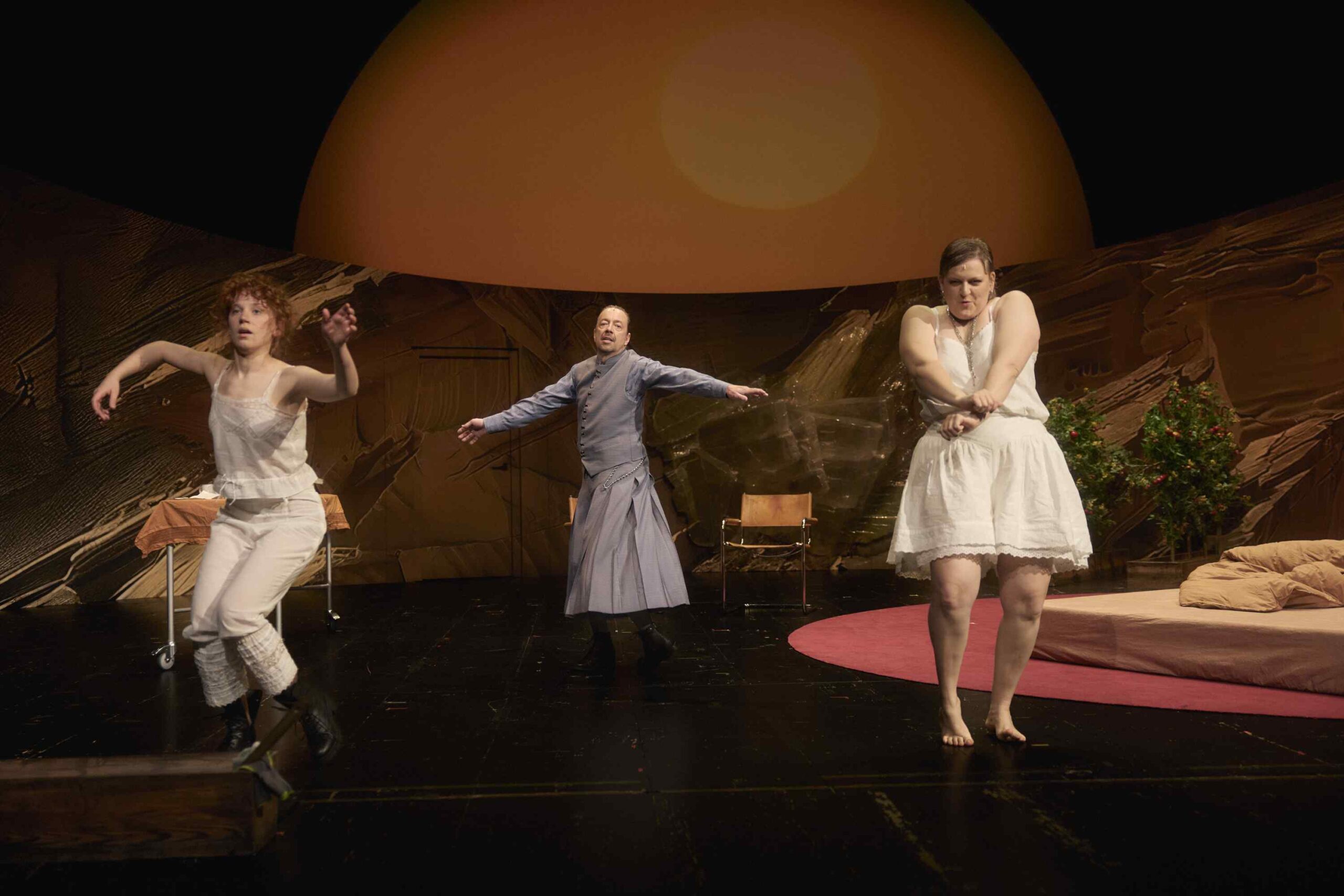 Eurydike und Orpheus : Eurydice et Orphée, un opéra de science-fiction d'Anna Smolar, Roberto Bolesto et Jan Duszyński aux Münchner Kammerspiele 1 MK EURYDIKE ORPHEUS HP2 0298 ZU scaled