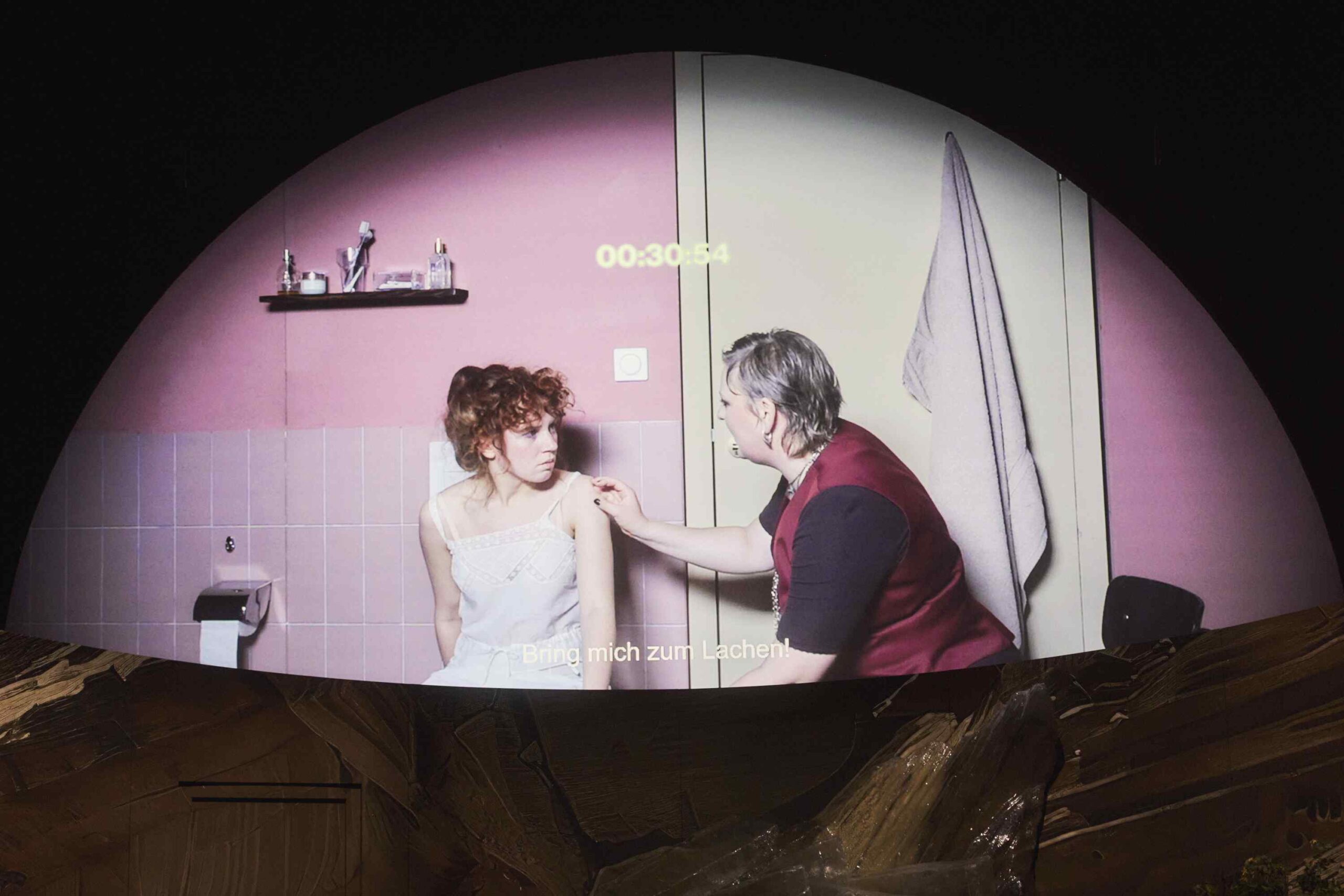 Eurydike und Orpheus : Eurydice et Orphée, un opéra de science-fiction d'Anna Smolar, Roberto Bolesto et Jan Duszyński aux Münchner Kammerspiele 5 MK EURYDIKE ORPHEUS HP2 1091 ZU scaled