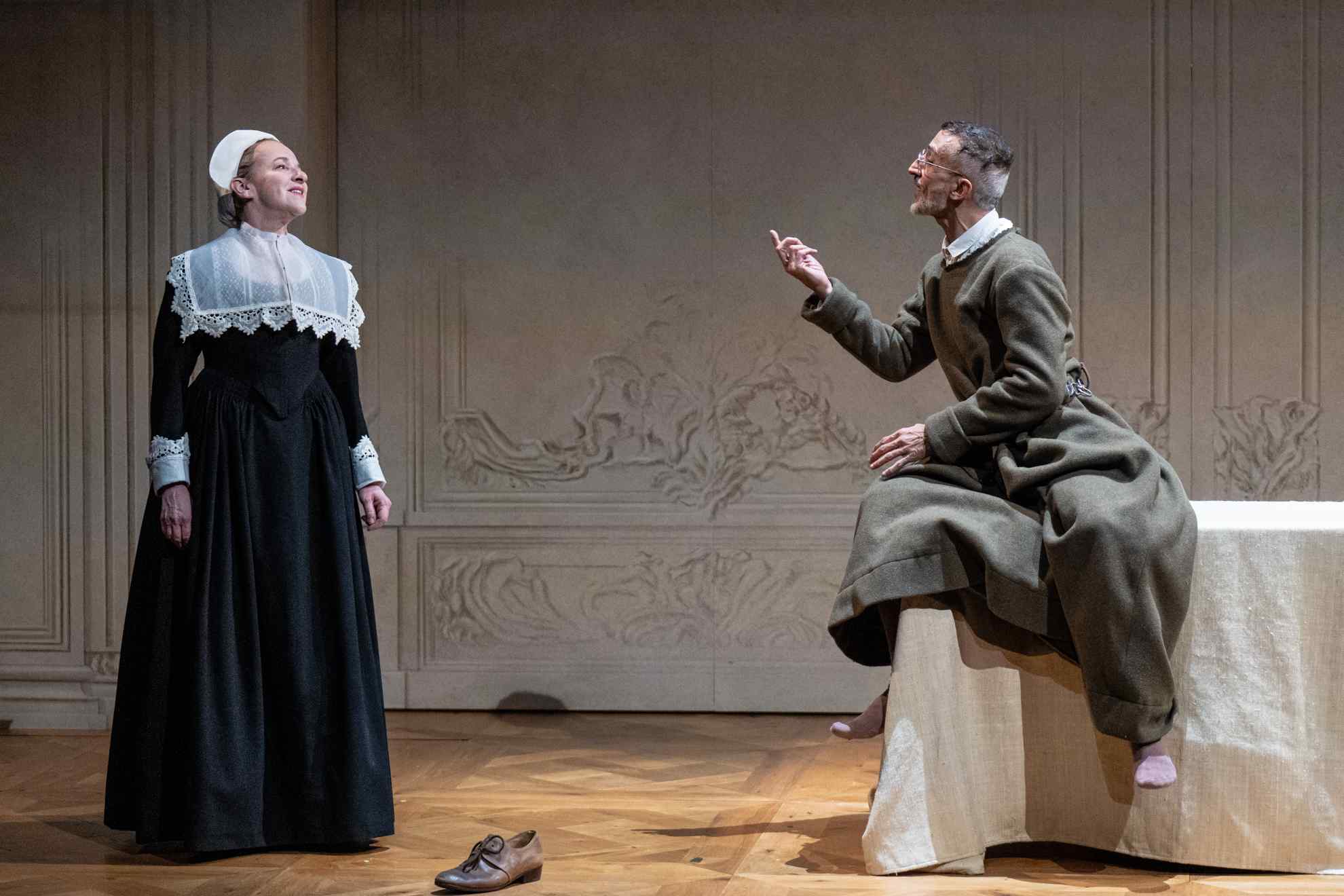 Le Tartuffe au Théâtre National de Nice : Jean Liermier révèle la vertigineuse modernité de Molière 9 Tca Tartuffe 202603©CaroleParodi web 4098