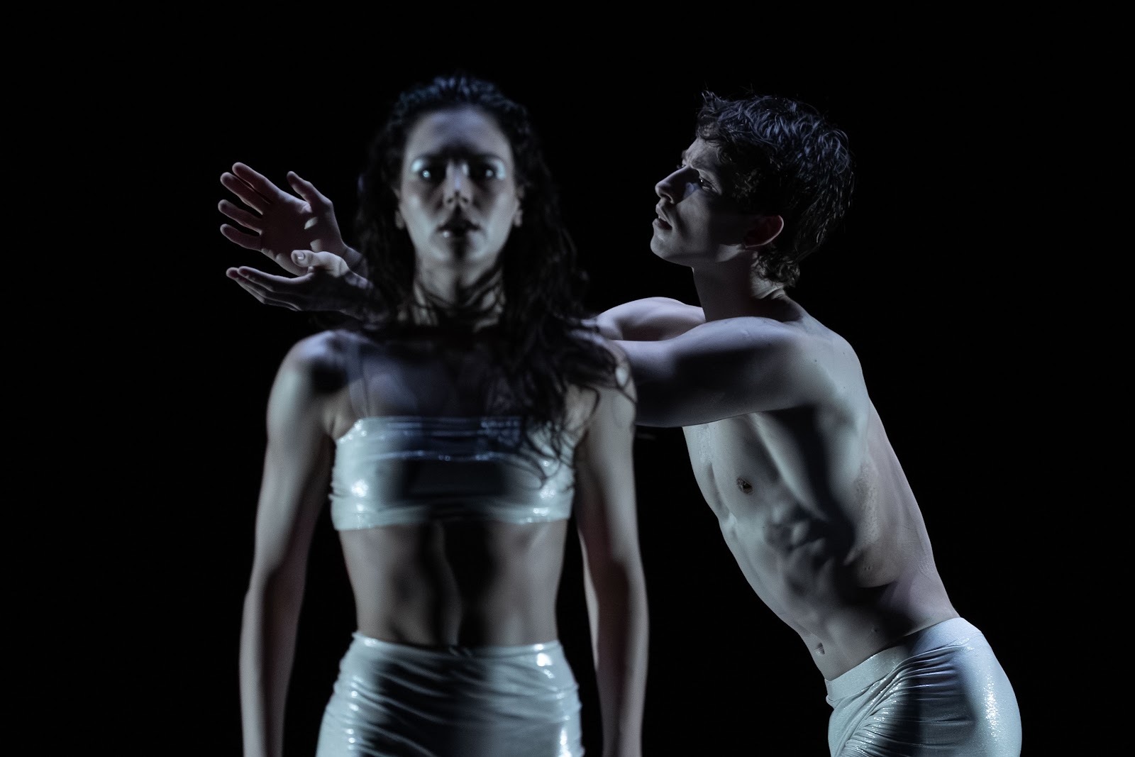 Konstellationen — Le Bayerisches Staatsballett fait scintiller de nouvelles constellations au Printzregententheater de Munich 2 Konstellationen Shipwreck Ana Goncalves Severin Brunhuber c Katja Lotter 712A6039