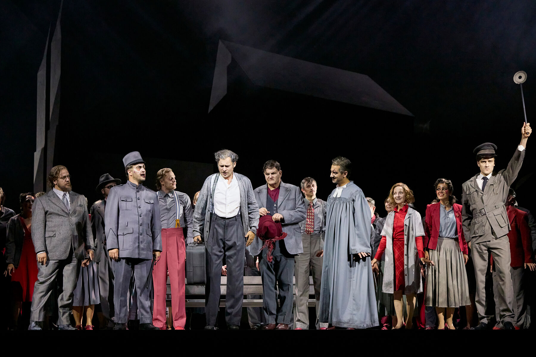 La Visite de la vieille dame de Gottfried von Einem au Gärtnerplatztheater : une fresque lyrique saisissante sur l'auto-justice 4 DER BESUCH DER ALTEN DAME c Markus Tordik 17