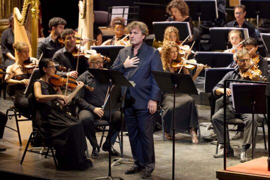 Brian Jagde / Ludovic Tézier

Direttore | Jochen Rieder
Tenore | Brian Jagde
Baritono | Ludovic Tézier

 

Programma
Giuseppe Verdi, da  La forza del destino
Sinfonia
“Solenne in quest’ora”
“Morir! Tremenda cosa!”
“La vita è inferno all’infelice”
“Invano Alvaro ti celasti al mondo”

Giuseppe Verdi, da I vespri siciliani
Sinfonia

Giuseppe Verdi, da Macbeth
“Pietà, rispetto, amore”

Amilcare Ponchielli, da La Gioconda
“Danza delle ore”

Giacomo Puccini, da Turandot
“Nessun d