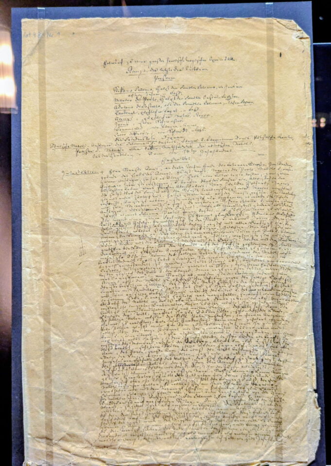 Feuilles de musique et notes manuscrites : Rienzi s'expose à Wahnfried 2 PXL 20260731 1531535802