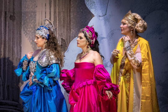 Shira Patchornik (Pallade), Jone Martínez (Venere), Sophie Rennert (Giunone) (c)-birgit-gufler