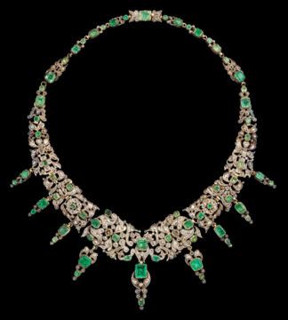 133 - Important collier serti d'émeraudes taille émeraude