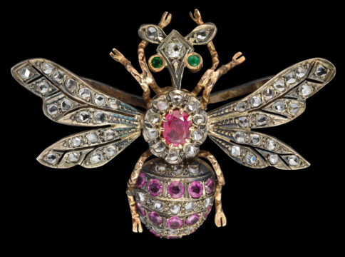 137 - Broche à motif d'un insecte