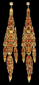 142- Longs pendants d'oreilles arracades d'arengada pavés de genat