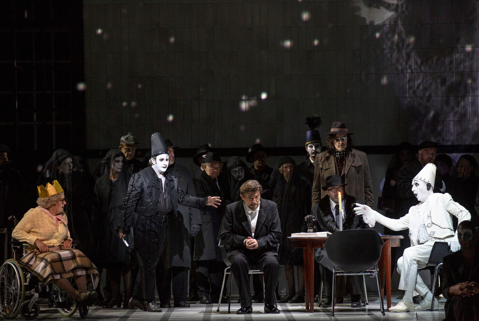 Thomas : Hamlet, Opéra national de Paris – Bastille 6 31373 Bernd Uhlig Opera national de Paris Hamlet 26 27 Bernd Uhlig 39