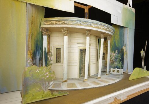 Roma_-_Acte_II_-_L'atrium_du_temple_de_Vesta_-_maquette_de_décor_en_volume_-_René_Rochette_et_Landrin_-_btv1b7003350r_(06_of_15)